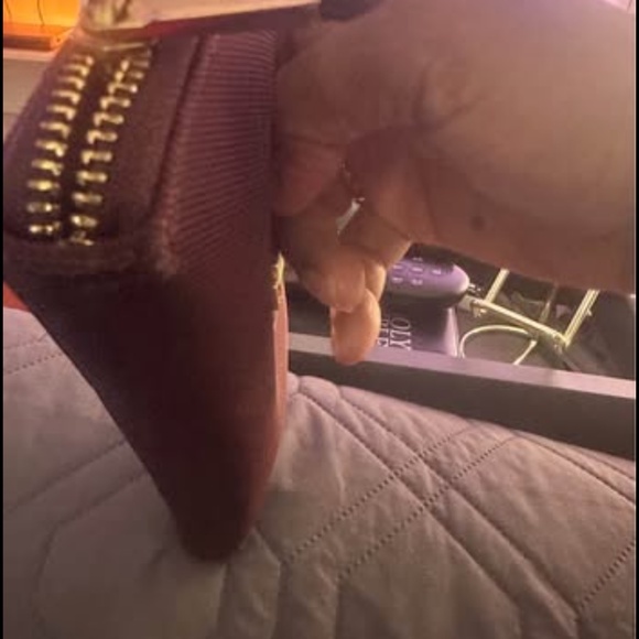 Ralph Lauren large burgundy wallet made with vinyl on the outside and real leath - Picture 4 of 9